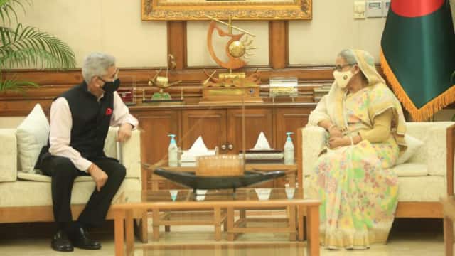 india can access chittagong port to enhance connectivity said bangladesh pm sheikh hasina pm narendra modi | बांगलादेश मैत्रिला जागला, भारताला थेट स्वत:चं बंदर वापरण्याची दिली ऑफर india can access chittagong port to enhance connectivity said bangladesh pm sheikh hasina pm narendra modi | बांगलादेश मैत्रिला जागला, भारताला थेट स्वत:चं बंदर वापरण्याची दिली ऑफर