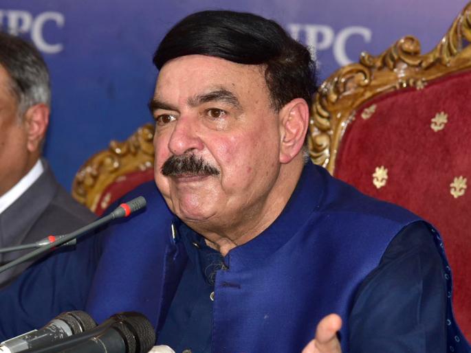 pakistan railways minister sheikh rashid threats india says pakistan to use atom bomb in case of war | पाकिस्तानच्या रेल्वे मंत्र्यांकडून भारताला पुन्हा अणुबॉम्बची धमकी, म्हणाले...  pakistan railways minister sheikh rashid threats india says pakistan to use atom bomb in case of war | पाकिस्तानच्या रेल्वे मंत्र्यांकडून भारताला पुन्हा अणुबॉम्बची धमकी, म्हणाले...