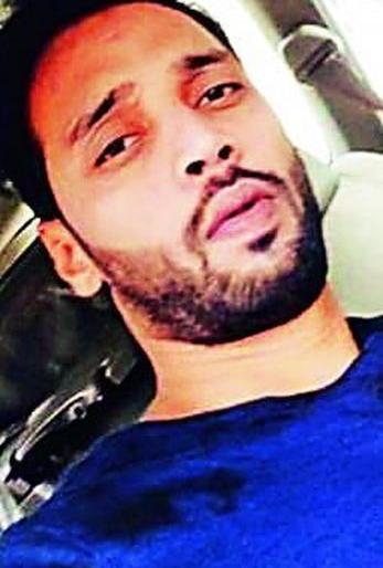 The notorious Sheikhu arrested, a pistol was also seized in Nagpur | नागपुरातील खंडणीबाज कुख्यात शेखू जेरबंद, पिस्तूलही जप्त The notorious Sheikhu arrested, a pistol was also seized in Nagpur | नागपुरातील खंडणीबाज कुख्यात शेखू जेरबंद, पिस्तूलही जप्त