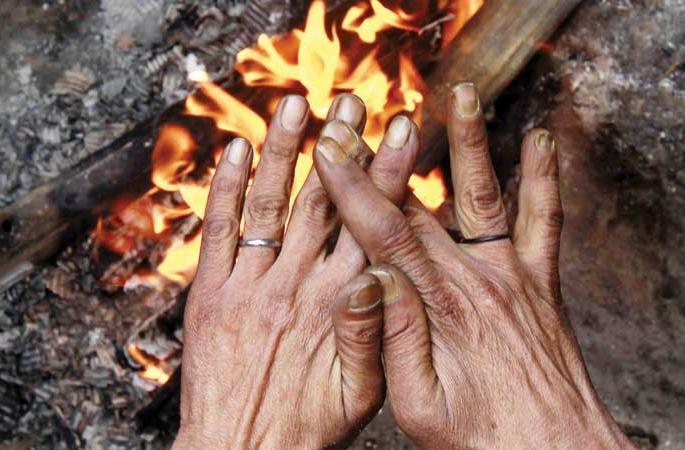 The woman was killed in the blaze | शेकोटीचा भडक्यात महिला होरपळून ठार