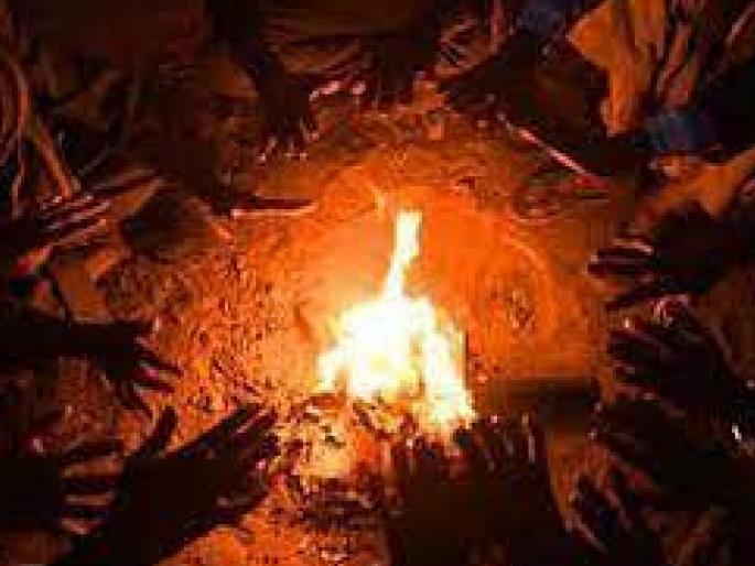 With the cold wind from the north, the fires started burning in Satara | उत्तरेकडील थंड वाऱ्याने साताऱ्यात गारठा, शेकोट्या पेटू लागल्या With the cold wind from the north, the fires started burning in Satara | उत्तरेकडील थंड वाऱ्याने साताऱ्यात गारठा, शेकोट्या पेटू लागल्या