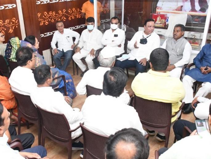 BJP MLA Ashish Shelar criticizes Maha Vikas Aghadi government | 'पूरग्रस्तांना दिलेलं पॅकेज म्हणजे वृत्तपत्रातील प्रसिद्धीची बातमी; मुख्यमंत्र्यांनी शब्द फिरविला' BJP MLA Ashish Shelar criticizes Maha Vikas Aghadi government | 'पूरग्रस्तांना दिलेलं पॅकेज म्हणजे वृत्तपत्रातील प्रसिद्धीची बातमी; मुख्यमंत्र्यांनी शब्द फिरविला'