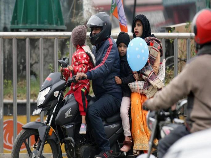 Helmets are mandatory for children under the age of four who travel by bike | दुचाकीवरून लहान मुलांना घेऊन फिरताय?; केंद्र सरकारनं काढला नवीन नियम, वाचा Helmets are mandatory for children under the age of four who travel by bike | दुचाकीवरून लहान मुलांना घेऊन फिरताय?; केंद्र सरकारनं काढला नवीन नियम, वाचा