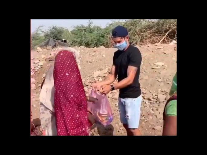 Corona Virus : Indian Cricketer Sheldon Jackson help needy people svg | Corona Virus : भारताचा यष्टिरक्षक-फलंदाज गरजूंना मदत करण्यासाठी उतरला रस्त्यावर