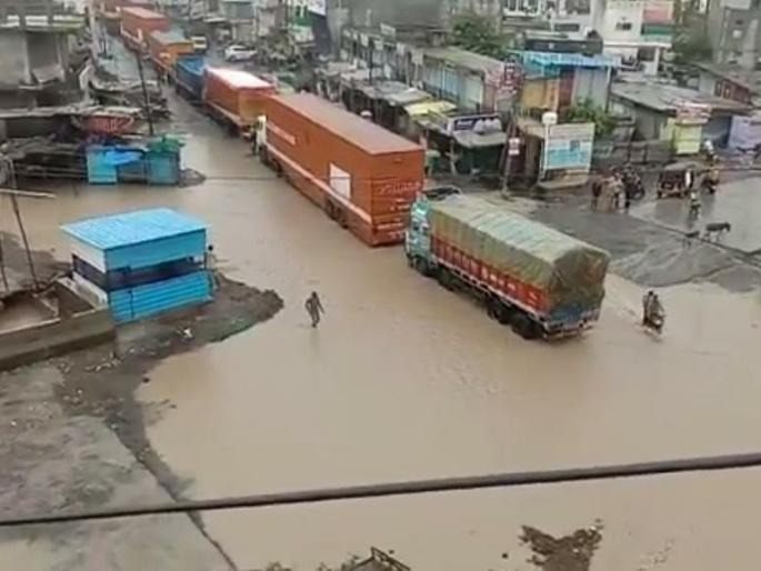 Flood near Shelu; Aurangabad-Nagpur Expressway affected! | शेलुजवळच्या नाल्याला पूर; औरंगाबाद- नागपूर द्रूतगती मार्गावरील वाहतूक प्रभावित !