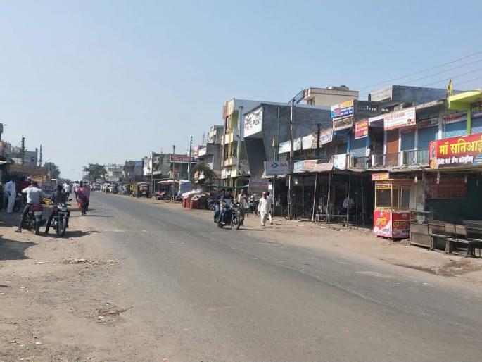 Shalubazar market call off a protest against the accident! | अपघाताच्या निषेधार्थ शेलुबाजार बाजारपेठ कडकडीत बंद ! Shalubazar market call off a protest against the accident! | अपघाताच्या निषेधार्थ शेलुबाजार बाजारपेठ कडकडीत बंद !