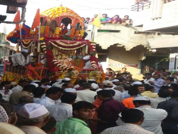 Rathosava of Lord Trivikrama in shendurani | खान्देशातील प्रति पंढरपूर शेंदुर्णीत भगवान त्रिविक्रमाचा रथोत्सव Rathosava of Lord Trivikrama in shendurani | खान्देशातील प्रति पंढरपूर शेंदुर्णीत भगवान त्रिविक्रमाचा रथोत्सव