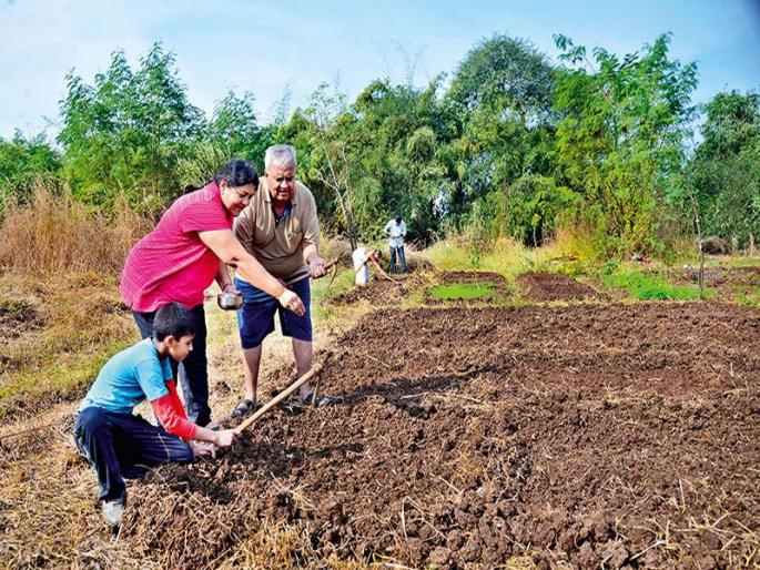 Talk to the soil, farming! | मातीशी नातं सांगणारं, शेतीभान ! Talk to the soil, farming! | मातीशी नातं सांगणारं, शेतीभान !