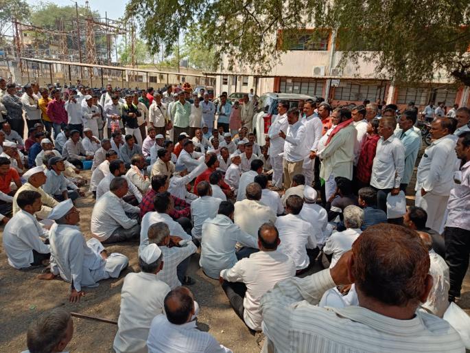 Chennai Surat greenfield issue flares up farmers from four taluka give statements | सोलापूर : चेन्नई-सुरत ग्रीनफिल्ड प्रश्न चिघळला, चार तालुक्यातील शेतकऱ्यांनी दिली निवेदने Chennai Surat greenfield issue flares up farmers from four taluka give statements | सोलापूर : चेन्नई-सुरत ग्रीनफिल्ड प्रश्न चिघळला, चार तालुक्यातील शेतकऱ्यांनी दिली निवेदने