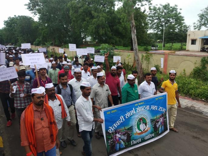 Farmers' Confederation Association march for various demands at Washim | विविध मागण्यांसाठी शेतकरी संघर्ष संघटनेचा मोर्चा ! Farmers' Confederation Association march for various demands at Washim | विविध मागण्यांसाठी शेतकरी संघर्ष संघटनेचा मोर्चा !