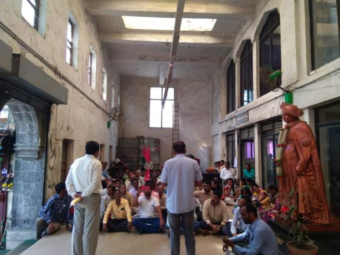 11 lakh at petrol pumps due to jaggery arrears | गुळाच्या थकबाकीपोटी उचलले पेट्रोल पंपावरील ११ लाख 11 lakh at petrol pumps due to jaggery arrears | गुळाच्या थकबाकीपोटी उचलले पेट्रोल पंपावरील ११ लाख