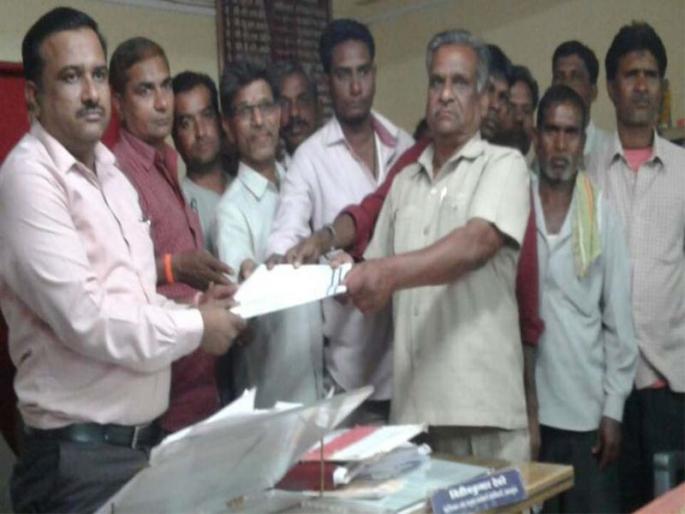 Opposition from Akkalkuwa Talukas: Farmers: Their Land Acquisition | अक्कलकुवा तालुक्यातून विरोध : शेतक:यांची भूसंपादनावर हरकत Opposition from Akkalkuwa Talukas: Farmers: Their Land Acquisition | अक्कलकुवा तालुक्यातून विरोध : शेतक:यांची भूसंपादनावर हरकत