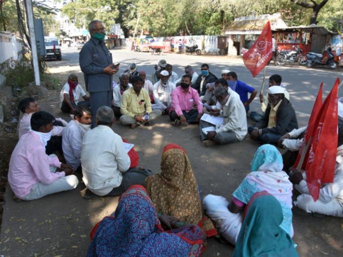 Truth-seeking farmers' agitation in Dhule | सत्यशोधक शेतकऱ्यांचे धुळ्यात आंदोलन Truth-seeking farmers' agitation in Dhule | सत्यशोधक शेतकऱ्यांचे धुळ्यात आंदोलन