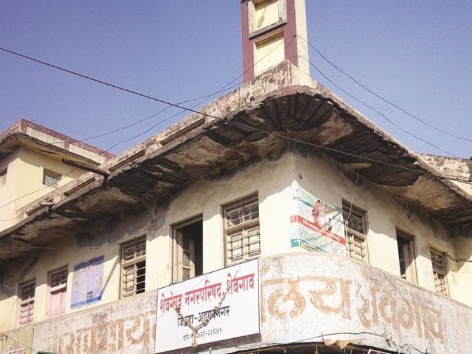 Two hotels, ginning miles sealed in property tax case | मालमत्ता कर प्रकरणी दोन हॉटेल, जिनींग मील सील Two hotels, ginning miles sealed in property tax case | मालमत्ता कर प्रकरणी दोन हॉटेल, जिनींग मील सील