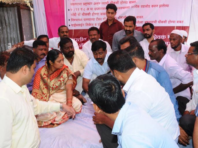 Chevgaon municipality dispute; Councilor's fasting for inquiry | शेवगाव नगरपरिषदेत गैरव्यवहार; चौकशीसाठी नगरसेवकांचे उपोषण