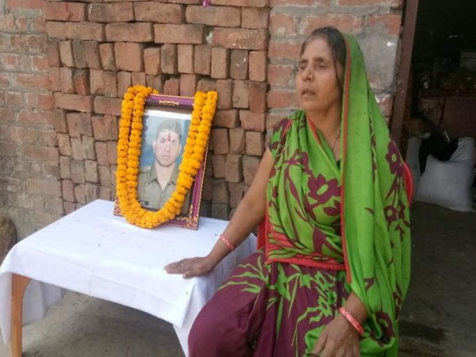 Indian Air Strike on Pakistan: martyrs family express happiness about indian air force strike in pakistan | Indian Air Strike on Pakistan: शहीद जवानाची आई सुखावली; आणखी दहशतवादी मारा म्हणाली!