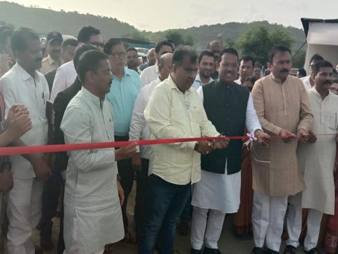 Finally inauguration of flyovers on both railway crossings from Dastan Phata to Chirle and Ranjanpada | अखेर दास्तान फाटा ते चिर्ले आणि रांजणपाडा या दोन्ही रेल्वे क्रॉसिंगवरील उड्डाणपूलांचे लोकार्पण Finally inauguration of flyovers on both railway crossings from Dastan Phata to Chirle and Ranjanpada | अखेर दास्तान फाटा ते चिर्ले आणि रांजणपाडा या दोन्ही रेल्वे क्रॉसिंगवरील उड्डाणपूलांचे लोकार्पण