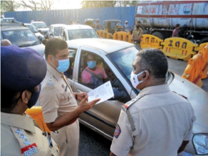 Guard the entrance due to district closure | जिल्हाबंदीमुळे प्रवेशमार्गावर पहारा; विनाकारण फिरणारे आल्या मार्गी परत Guard the entrance due to district closure | जिल्हाबंदीमुळे प्रवेशमार्गावर पहारा; विनाकारण फिरणारे आल्या मार्गी परत