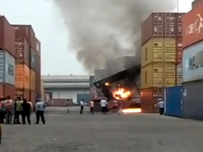 Fire at Ameya Yard in Uran; Kalmar worth crores burnt | उरणमधील अमेया यार्डमध्ये आग; कोट्यावधी किमतीचा कलमार जळून खाक Fire at Ameya Yard in Uran; Kalmar worth crores burnt | उरणमधील अमेया यार्डमध्ये आग; कोट्यावधी किमतीचा कलमार जळून खाक