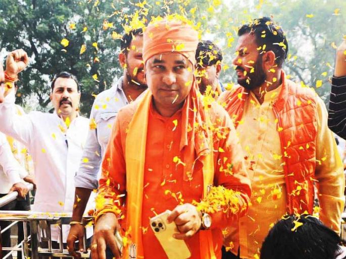 Currently, many videos of Rajasthan Yogi Balaknath are going viral on social media. | 'तुम्हाला राजस्थानमध्ये जागा नाही'; CM पदाच्या चर्चेत असणाऱ्या बालकनाथ यांचा Video व्हायरल Currently, many videos of Rajasthan Yogi Balaknath are going viral on social media. | 'तुम्हाला राजस्थानमध्ये जागा नाही'; CM पदाच्या चर्चेत असणाऱ्या बालकनाथ यांचा Video व्हायरल