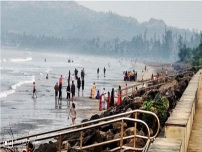 Crowds of tourists in Diveagar, Harihareshwar, Shrivardhan due to consecutive holidays | सलग सुट्ट्यांमुळे दिवेआगर, हरिहरेश्वर, श्रीवर्धन शहरात पर्यटकांची गर्दी Crowds of tourists in Diveagar, Harihareshwar, Shrivardhan due to consecutive holidays | सलग सुट्ट्यांमुळे दिवेआगर, हरिहरेश्वर, श्रीवर्धन शहरात पर्यटकांची गर्दी
