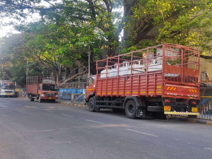 Risk of accidents in Nerul due to gas cylinder vehicles; Fear among citizens | गॅस सिलिंडरच्या वाहनांमुळे नेरूळला अपघाताचा धोका; नागरिकांमध्ये भीती Risk of accidents in Nerul due to gas cylinder vehicles; Fear among citizens | गॅस सिलिंडरच्या वाहनांमुळे नेरूळला अपघाताचा धोका; नागरिकांमध्ये भीती