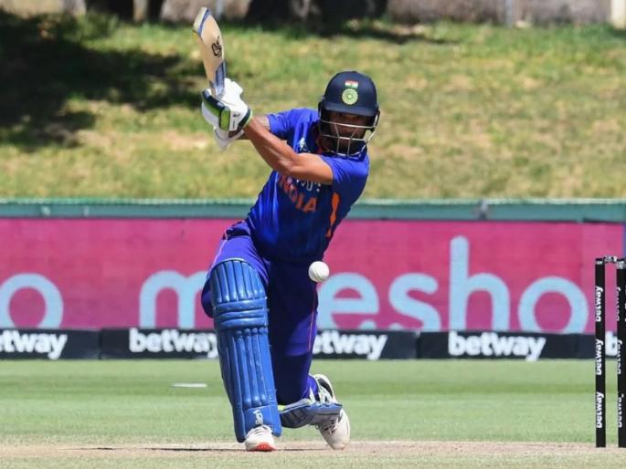 IND vs SA 1st ODI : Shikhar Dhawan shines on comeback; goes past Joe Root, Hayden, Kane Williamson in elite list | Shikhar Dhawan, IND vs SA 1st ODI : गब्बर इज बॅक!; शिखर धवननं पुनरागमनाच्या सामन्यात मोडला रूट, हेडन, विलियम्सन यांचा विक्रम