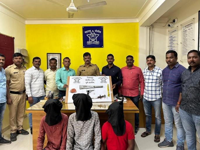 Robbery gang jailed shikrapur police Pistol, Sword, Koyta and Chilli Powder seized | Pune Crime | दरोड्याच्या तयारीतील टोळी जेरबंद; पिस्तूल, तलवार, कोयता आणि मिरची पूड जप्त Robbery gang jailed shikrapur police Pistol, Sword, Koyta and Chilli Powder seized | Pune Crime | दरोड्याच्या तयारीतील टोळी जेरबंद; पिस्तूल, तलवार, कोयता आणि मिरची पूड जप्त