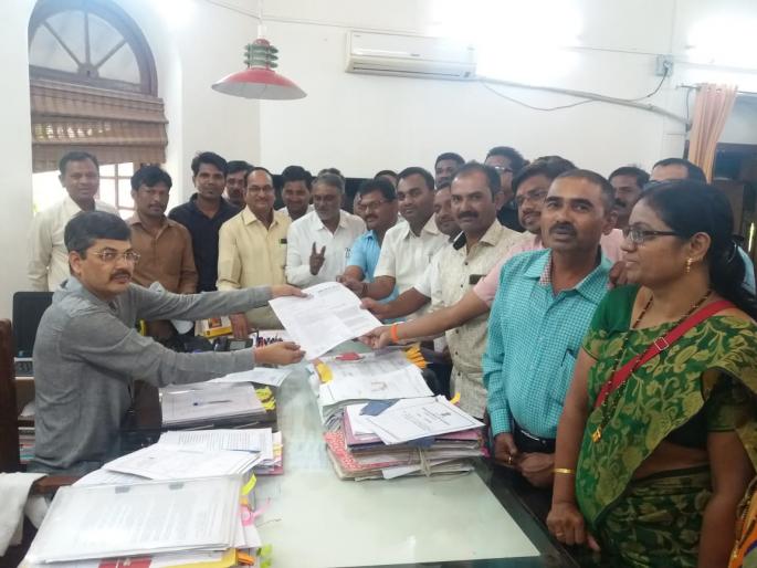    Request for the pending demands of District Collector | प्रलंबित मागण्यांसाठी शिक्षक भारतीचे जिल्हाधिकाऱ्यांना निवेदन