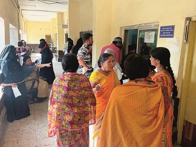 "will get a free sewing machine"; 20,000 applications filed in the Chhatrapati Sambhajinagar municipal corporation only by rumour! | "मोफत शिलाई मशीन मिळणार"; अफवेनेच महापालिकेत २० हजार अर्ज दाखल! "will get a free sewing machine"; 20,000 applications filed in the Chhatrapati Sambhajinagar municipal corporation only by rumour! | "मोफत शिलाई मशीन मिळणार"; अफवेनेच महापालिकेत २० हजार अर्ज दाखल!