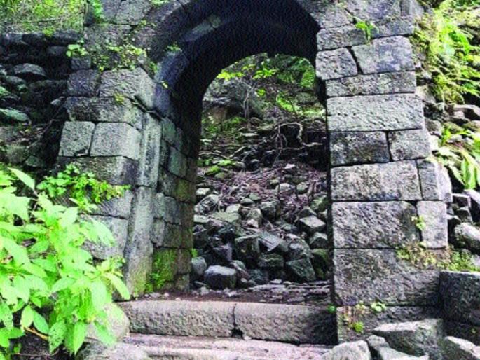 Two martyrs' sacrifice will be forgotten | दोन हुतात्म्यांच्या बलिदानाचा साक्षीदार विस्मृतीत जाणार Two martyrs' sacrifice will be forgotten | दोन हुतात्म्यांच्या बलिदानाचा साक्षीदार विस्मृतीत जाणार