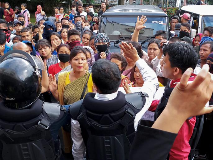 Shillong unrest: After violence, Conrad Sangma govt in Meghalaya to form high-level panel to address relocation issue | शिलाँगमधील हिंसक घटनांनंतर मेघालय सरकार स्थापन करणार समिती Shillong unrest: After violence, Conrad Sangma govt in Meghalaya to form high-level panel to address relocation issue | शिलाँगमधील हिंसक घटनांनंतर मेघालय सरकार स्थापन करणार समिती