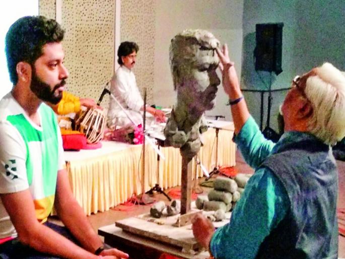 'Nude' artwork comportment is disinterested: bhagwan Rampure; built Craft | ‘न्यूड’ कलाकृतीतील भाव निरपेक्षच : भगवान रामपुरे; जलतरंगांच्या सुरावटीवर साकारले शिल्प 'Nude' artwork comportment is disinterested: bhagwan Rampure; built Craft | ‘न्यूड’ कलाकृतीतील भाव निरपेक्षच : भगवान रामपुरे; जलतरंगांच्या सुरावटीवर साकारले शिल्प
