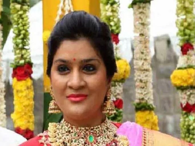 Hyderabad Police Arrest Woman Cheating People Celebrities of Rs Crores | अल्पावधीत पैसे दुप्पट करण्याचा दावा, अनेक सेलिब्रेटींना लुबाडणाऱ्या महिलेला अटक! Hyderabad Police Arrest Woman Cheating People Celebrities of Rs Crores | अल्पावधीत पैसे दुप्पट करण्याचा दावा, अनेक सेलिब्रेटींना लुबाडणाऱ्या महिलेला अटक!