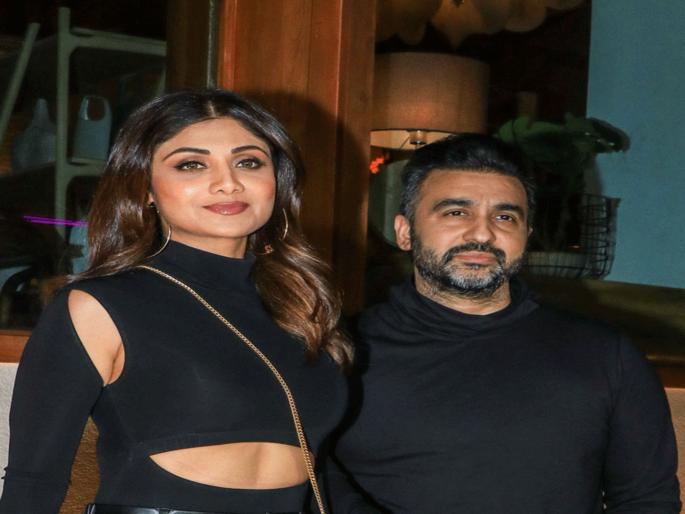 police enquiry at house of actress shilpa shetty in pornography case | अभिनेत्री शिल्पा शेट्टीच्या घराची झाडाझडती; पोर्नोग्राफी प्रकरणी पोलिसांची कारवाई police enquiry at house of actress shilpa shetty in pornography case | अभिनेत्री शिल्पा शेट्टीच्या घराची झाडाझडती; पोर्नोग्राफी प्रकरणी पोलिसांची कारवाई