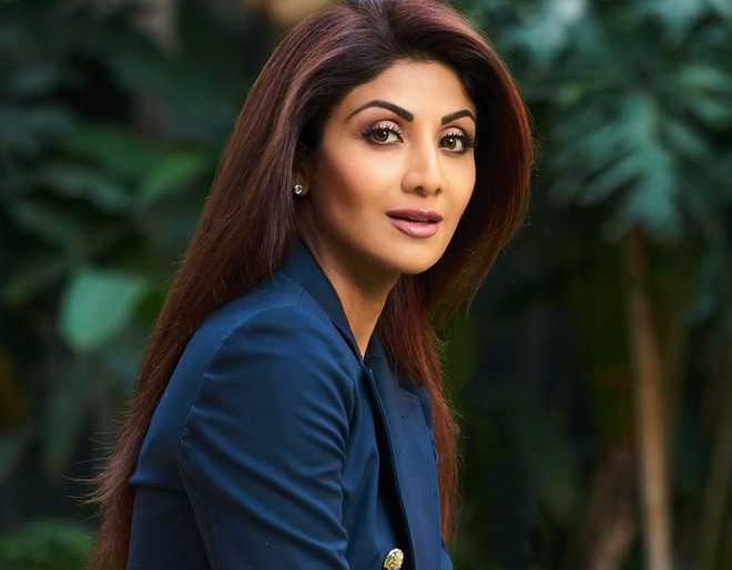 shilpa shetty gets angry on the questions related to raj kundra | 'मी राज कुंद्रासारखी दिसते का?'; 'त्या' प्रश्नावर भडकली शिल्पा शेट्टी shilpa shetty gets angry on the questions related to raj kundra | 'मी राज कुंद्रासारखी दिसते का?'; 'त्या' प्रश्नावर भडकली शिल्पा शेट्टी