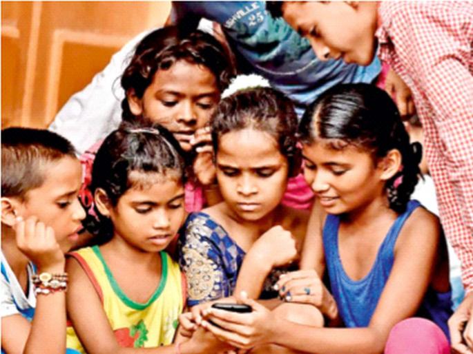 Are your children in the grip of a 'joy machine'? | तुमची मुले ‘आनंदयंत्रा’च्या विळख्यात आहेत? Are your children in the grip of a 'joy machine'? | तुमची मुले ‘आनंदयंत्रा’च्या विळख्यात आहेत?