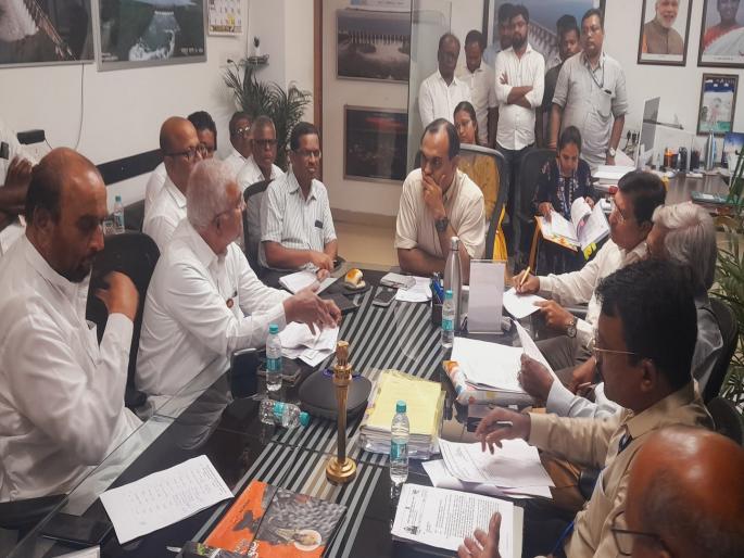 All future irrigation schemes in the state will be through closed pipes, Additional Secretary assured the delegation | राज्यात भविष्यातील सर्व सिंचन योजना बंद पाइपद्वारेच, अपर सचिवांचे शिष्टमंडळाला आश्वासन All future irrigation schemes in the state will be through closed pipes, Additional Secretary assured the delegation | राज्यात भविष्यातील सर्व सिंचन योजना बंद पाइपद्वारेच, अपर सचिवांचे शिष्टमंडळाला आश्वासन