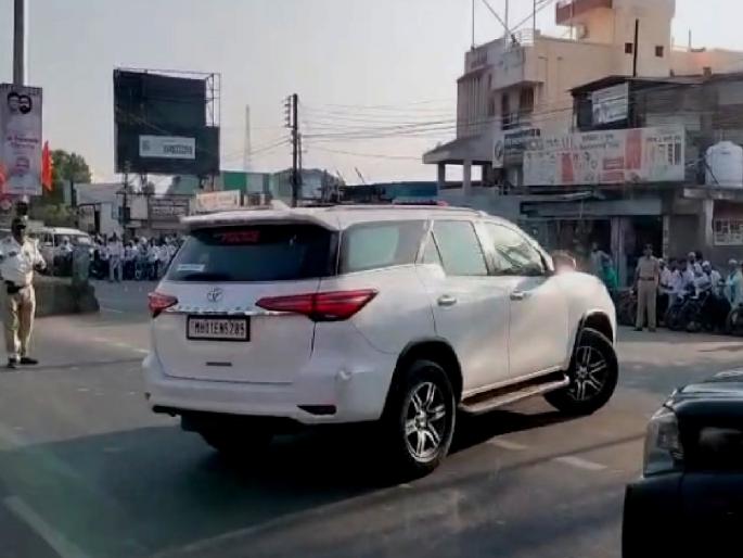 In Parbhani, Deputy Chief Minister Eknath Shinde's vehicle fell out of the convoy and moved forward...what exactly happened? | परभणीत उपमुख्यमंत्री एकनाथ शिंदेंचे वाहन ताफ्याबाहेर पडले, यंत्रणा गोंधळात, नेमकं काय घडलं?