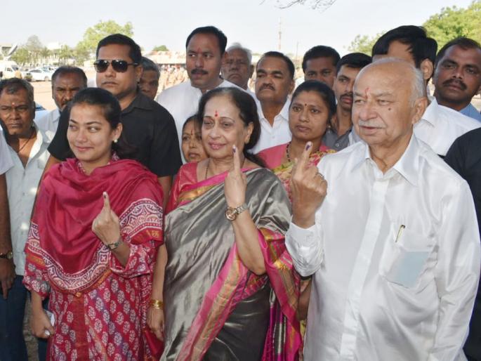 Sushilkumar Shinde left right? | सुशीलकुमार शिंदे डावे की उजवे ? Sushilkumar Shinde left right? | सुशीलकुमार शिंदे डावे की उजवे ?