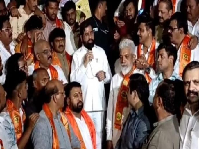 Shiv Sena leader insists that only Hemant Godse should get candidature in Nashik, BJP and NCP claim Nashik Lok Sabha constituency | नाशिकच्या जागेसाठी ठाण्यात शक्तिप्रदर्शन; उमेदवारीसाठी आग्रह, नेमकं काय घडलं? Shiv Sena leader insists that only Hemant Godse should get candidature in Nashik, BJP and NCP claim Nashik Lok Sabha constituency | नाशिकच्या जागेसाठी ठाण्यात शक्तिप्रदर्शन; उमेदवारीसाठी आग्रह, नेमकं काय घडलं?