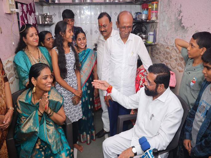 One crore families will benefit; Shivsena Chief Minister 'Lovely Sister Family Visit' begins | एक कोटी कुटुंबांपर्यंत लाभ पोहोचविणार; मुख्यमंत्र्यांची ‘लाडकी बहीण कुटुंब भेट’ सुरु One crore families will benefit; Shivsena Chief Minister 'Lovely Sister Family Visit' begins | एक कोटी कुटुंबांपर्यंत लाभ पोहोचविणार; मुख्यमंत्र्यांची ‘लाडकी बहीण कुटुंब भेट’ सुरु