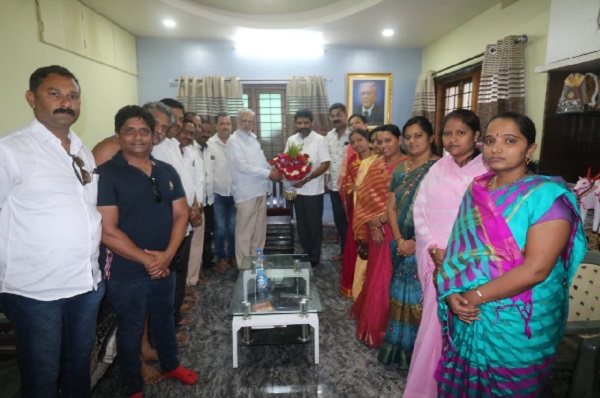 15 ruling Janata Dal corporators of Gadhinglaj municipality support Guardian Minister Satej Patil | गडहिंग्लज नगरपालिकेतील जनता दलाचे नगरसेवक पालकमंत्र्यांच्या पाठिशी ! 15 ruling Janata Dal corporators of Gadhinglaj municipality support Guardian Minister Satej Patil | गडहिंग्लज नगरपालिकेतील जनता दलाचे नगरसेवक पालकमंत्र्यांच्या पाठिशी !