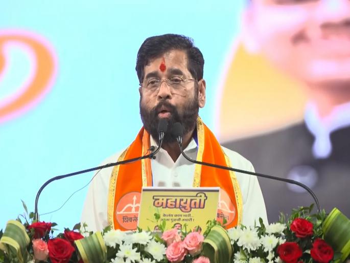 Mahayuti Kolhapur Sabha : ₹ 2100 to beloved sisters, recruitment of 25 thousand women in police force; 10 Big Announcements by CM Shinde | लाडक्या बहिणींना महिन्याला ₹2100, शेतकऱ्यांना कर्जमाफी अन्..CM शिंदेंच्या 10 मोठ्या घोषणा Mahayuti Kolhapur Sabha : ₹ 2100 to beloved sisters, recruitment of 25 thousand women in police force; 10 Big Announcements by CM Shinde | लाडक्या बहिणींना महिन्याला ₹2100, शेतकऱ्यांना कर्जमाफी अन्..CM शिंदेंच्या 10 मोठ्या घोषणा