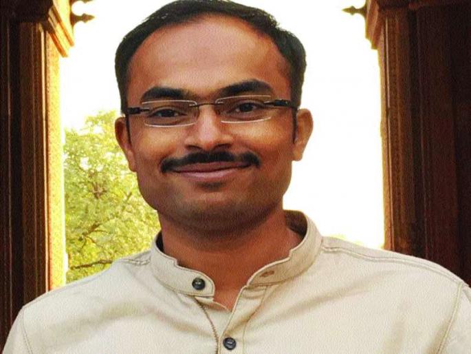 Due to the current social media, literature was democratized - Sushilkumar Shinde | सध्याच्या सोशल मीडियामुळे साहित्याचे लोकशाहीकरण झाले - सुशीलकुमार शिंदे