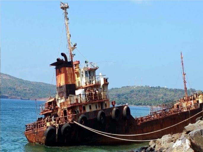 The Basara ship which strayed along the Mirya Pandharamad coast will be removed after three years | मिर्या-पंधरामाड समुद्रकिनारी भरकटलेले 'बसरा' जहाज तब्बल तीन वर्षांनी हटविणार The Basara ship which strayed along the Mirya Pandharamad coast will be removed after three years | मिर्या-पंधरामाड समुद्रकिनारी भरकटलेले 'बसरा' जहाज तब्बल तीन वर्षांनी हटविणार