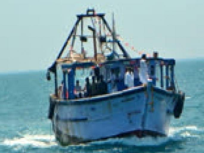 The sailor on the ship that went astray recounted the thrilling experience of those eight days | Ratnagiri: समुद्रातील लाटांशी आठ दिवस झुंज; वाऱ्यामुळे बोट हेलखावे खात होती, पण धीर सोडला नाही; तांडेलने कथन केला अनुभव The sailor on the ship that went astray recounted the thrilling experience of those eight days | Ratnagiri: समुद्रातील लाटांशी आठ दिवस झुंज; वाऱ्यामुळे बोट हेलखावे खात होती, पण धीर सोडला नाही; तांडेलने कथन केला अनुभव