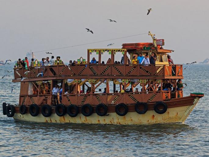 Danger to Basra Star ship due to broken rope | दोर तुटल्याने बसरा स्टार जहाजाला धोका Danger to Basra Star ship due to broken rope | दोर तुटल्याने बसरा स्टार जहाजाला धोका