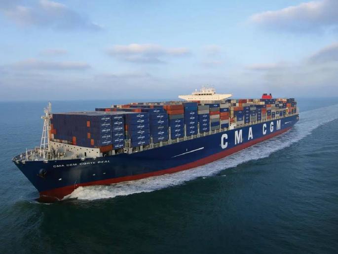 Bribery to prevent ship from proceeding Two along with 3 captains of the port department in CBI's net | जहाजाच्या पुढील प्रवासाला ना हरकत देण्यासाठी लाचखोरी ; पोर्ट विभागाच्या ३ कॅप्टनसह दोघे सीबीआयच्या जाळ्यात Bribery to prevent ship from proceeding Two along with 3 captains of the port department in CBI's net | जहाजाच्या पुढील प्रवासाला ना हरकत देण्यासाठी लाचखोरी ; पोर्ट विभागाच्या ३ कॅप्टनसह दोघे सीबीआयच्या जाळ्यात