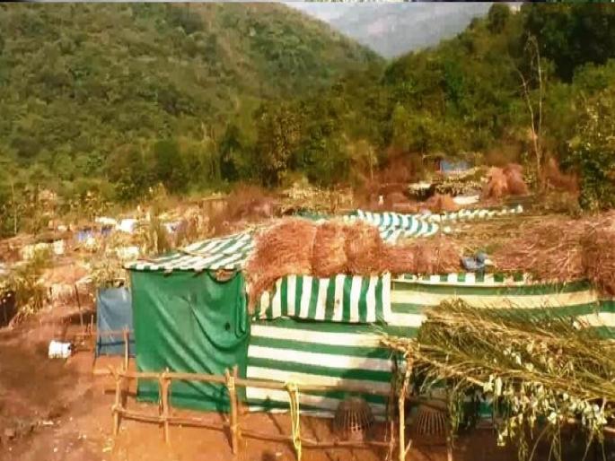 The villagers of Shirale in Vaibhavwadi taluka have gone out of the village | Sindhudurg: गाव पडलं ओस, शिराळेतील गावकरी गावकुसाबाहेर; नेमकं कारण जाणून घ्या The villagers of Shirale in Vaibhavwadi taluka have gone out of the village | Sindhudurg: गाव पडलं ओस, शिराळेतील गावकरी गावकुसाबाहेर; नेमकं कारण जाणून घ्या